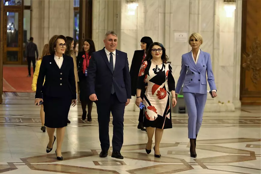 FOTO. Femeile din PNL își cer drepturile. Raluca Turcan: Să nu fie decisă soarta unor doamne la șprițurile tipic masculine