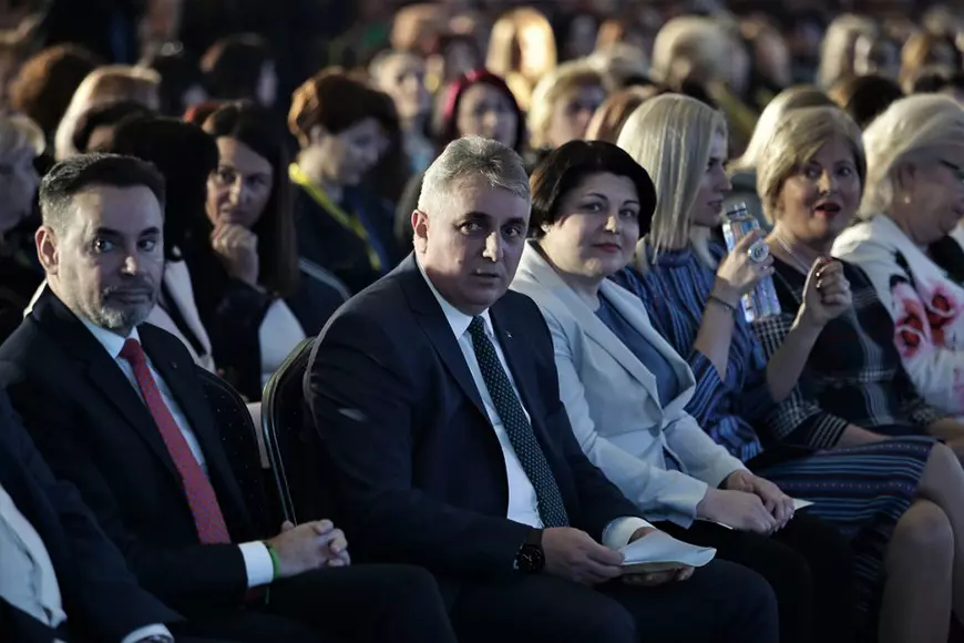 FOTO. Femeile din PNL își cer drepturile. Raluca Turcan: Să nu fie decisă soarta unor doamne la șprițurile tipic masculine