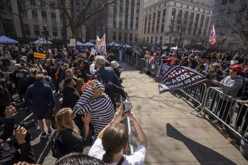 Imaginile unei zile istorice: inculparea fostului președinte Donald Trump, în fața unei Americi uluite