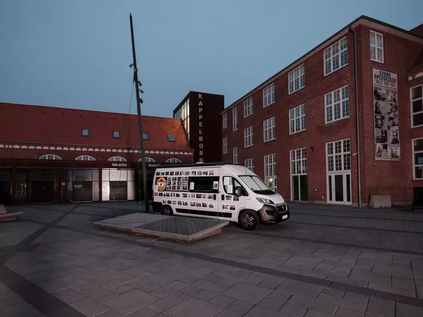 O mamă din diaspora: „M-au șocat comentariile venite pe internet din România la adresa fetei mele, adolescentă din Danemarca, în care i se reproșa că și-a luat rujuri din primul salariu. Aici, tinerii lucrează și de la 15 ani”