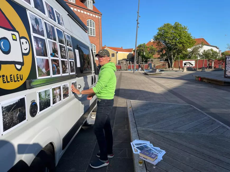 O mamă din diaspora: „M-au șocat comentariile venite pe internet din România la adresa fetei mele, adolescentă din Danemarca, în care i se reproșa că și-a luat rujuri din primul salariu. Aici, tinerii lucrează și de la 15 ani”