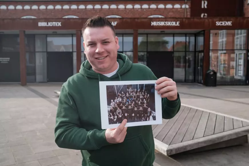 O mamă din diaspora: „M-au șocat comentariile venite pe internet din România la adresa fetei mele, adolescentă din Danemarca, în care i se reproșa că și-a luat rujuri din primul salariu. Aici, tinerii lucrează și de la 15 ani”