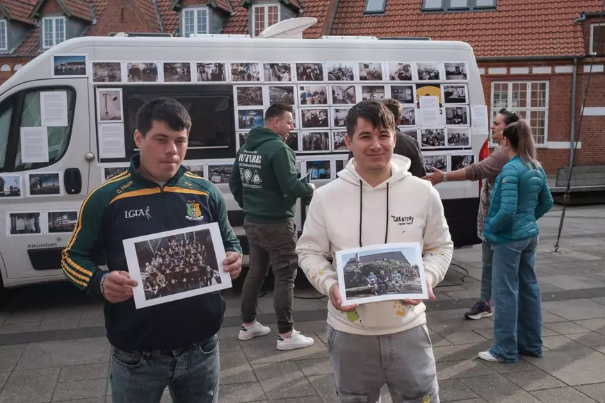 O mamă din diaspora: „M-au șocat comentariile venite pe internet din România la adresa fetei mele, adolescentă din Danemarca, în care i se reproșa că și-a luat rujuri din primul salariu. Aici, tinerii lucrează și de la 15 ani”