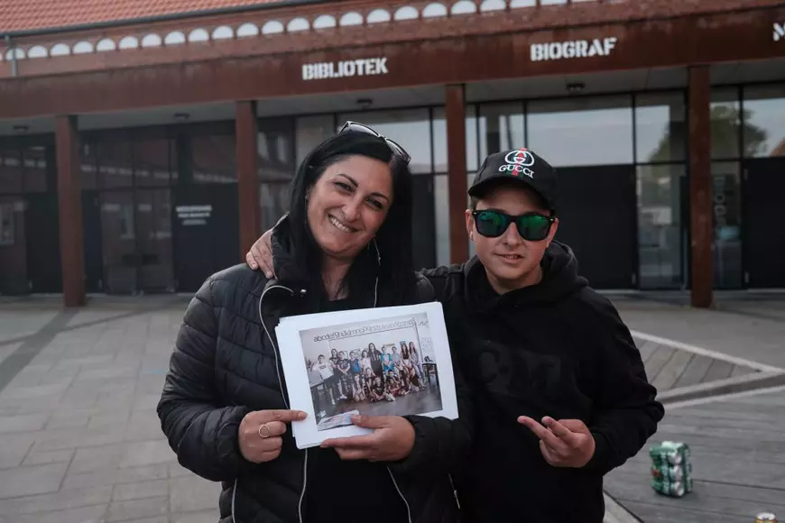 O mamă din diaspora: „M-au șocat comentariile venite pe internet din România la adresa fetei mele, adolescentă din Danemarca, în care i se reproșa că și-a luat rujuri din primul salariu. Aici, tinerii lucrează și de la 15 ani”