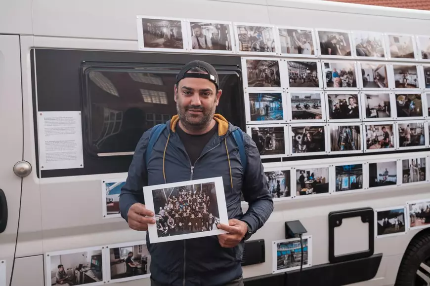 O mamă din diaspora: „M-au șocat comentariile venite pe internet din România la adresa fetei mele, adolescentă din Danemarca, în care i se reproșa că și-a luat rujuri din primul salariu. Aici, tinerii lucrează și de la 15 ani”