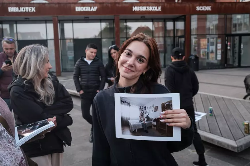 O mamă din diaspora: „M-au șocat comentariile venite pe internet din România la adresa fetei mele, adolescentă din Danemarca, în care i se reproșa că și-a luat rujuri din primul salariu. Aici, tinerii lucrează și de la 15 ani”