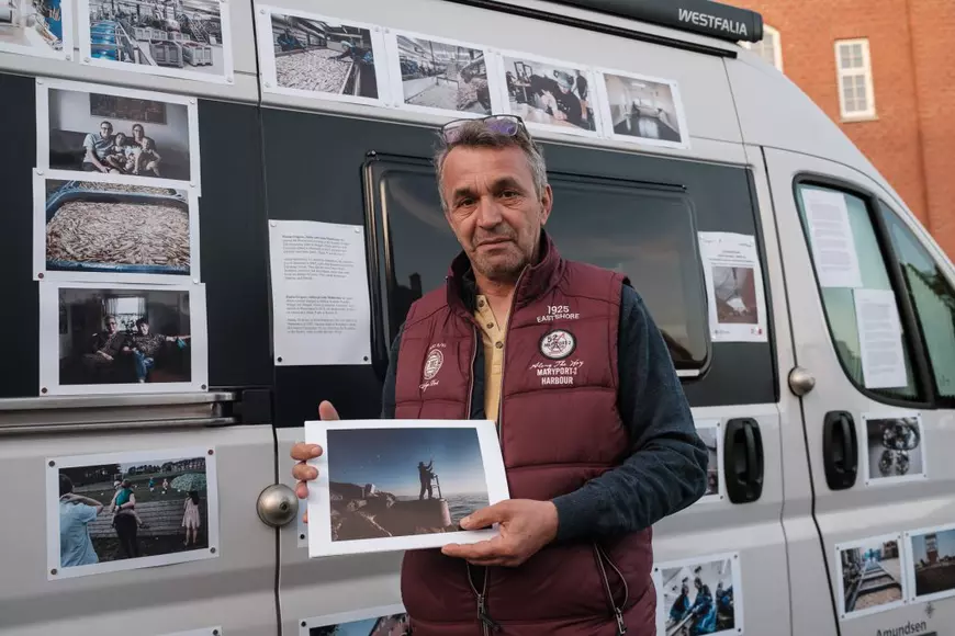 O mamă din diaspora: „M-au șocat comentariile venite pe internet din România la adresa fetei mele, adolescentă din Danemarca, în care i se reproșa că și-a luat rujuri din primul salariu. Aici, tinerii lucrează și de la 15 ani”