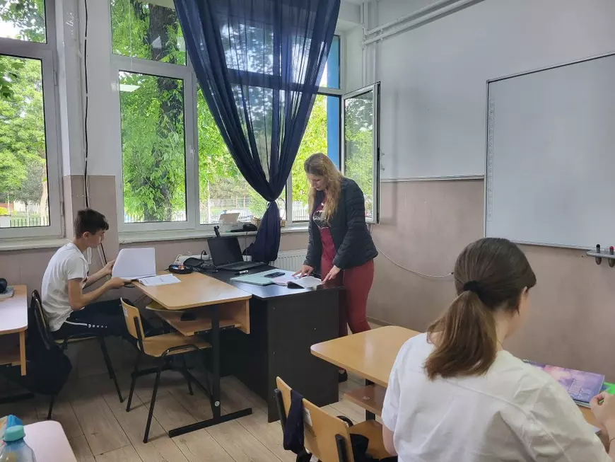 REPORTAJ. Într-un liceu din București, doar 10 profesori din 130 sunt în grevă generală. „Mi se pare tardivă greva și este nedrept pentru elevi”