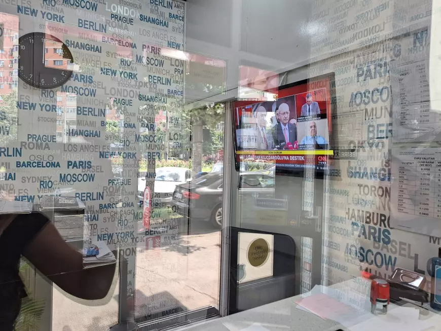 REPORTAJ. „Turcul pleacă în Europa, se bucură de democrație, dar spune că e mai bine dincolo”. Al doilea tur de alegeri, prin ochii „micului Istanbul” din București