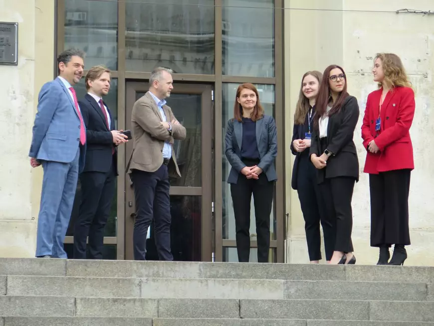 REPORTAJ. Dincolo de discursul Laurei Codruța Kovesi, cum au primit-o tinerii studenți: #ruleoflaw #kovesi #eppo 