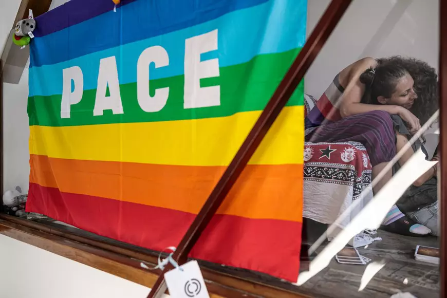 Trei cupluri de același sex explică ce le-a determinat să dea în judecată statul român la CEDO: „Suntem la fel de oameni și la fel de plătitori de taxe ca restul din țara asta”