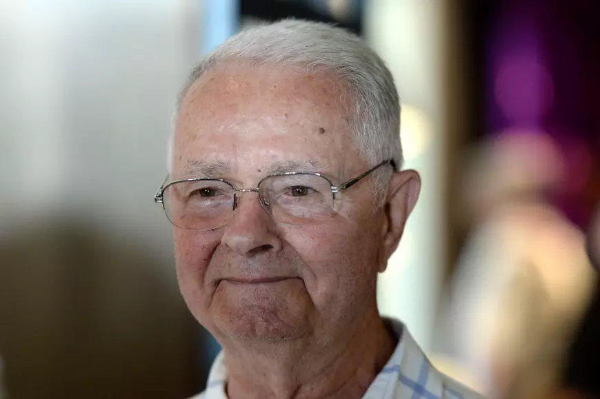 INTERVIU „Ca să primiți pașapoartele, vrem dovada că soţia nu are tenişi împrumutați de la sala de sport a Universităţii  Bucureşti”. Viața în țara lui Ceaușescu a unui cunoscut istoric britanic, devenit român la 76 de ani