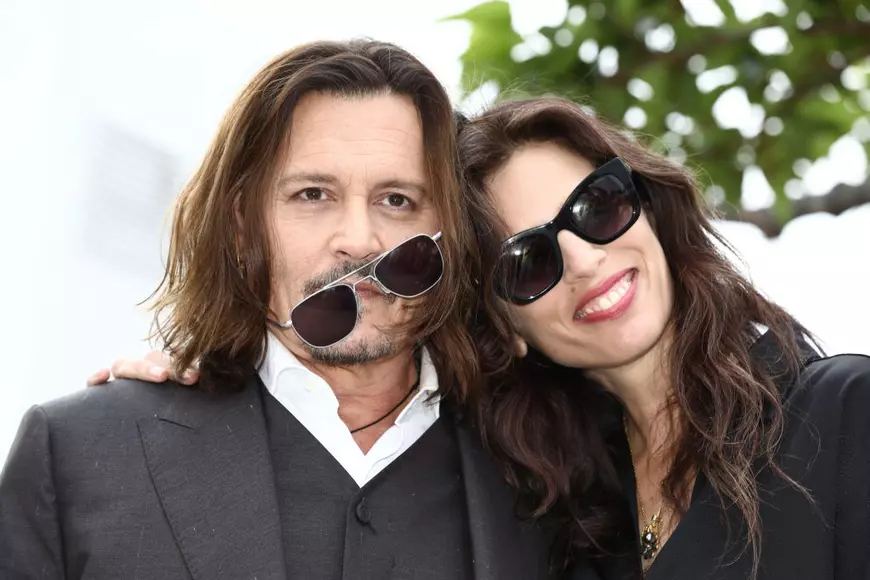 EXCLUSIV. Interviu la Cannes cu Johnny Depp. Despre nevoia ca bărbatul să-și recunoască slăbiciunea în fața femeii de lângă el: „În unele puncte, sunt mai mic decât tine”
