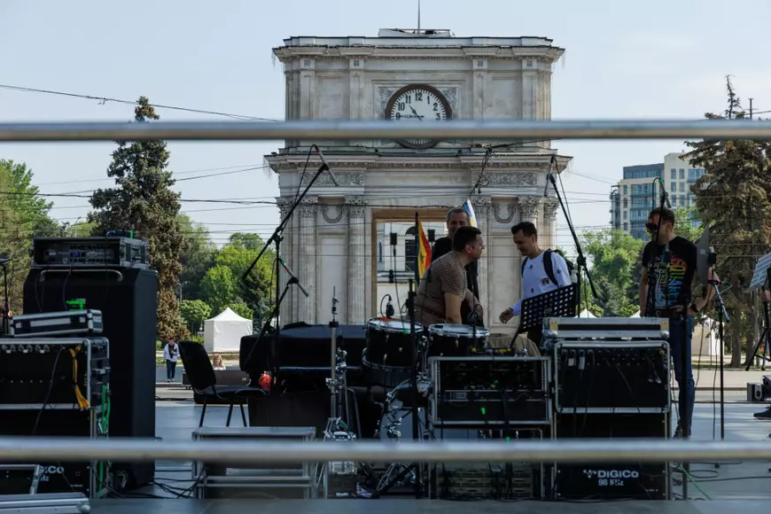 CORESPONDENȚĂ DIN CHIȘINĂU. Zeci de mii de moldoveni, la mitingul din Piața Marii Adunări Naționale. Maia Sandu: „Vrem să fim membri UE în 2030. Nu mai vrem să fim sub șantajul Kremlinului”. Șefa PE, mesaje în română. VIDEO