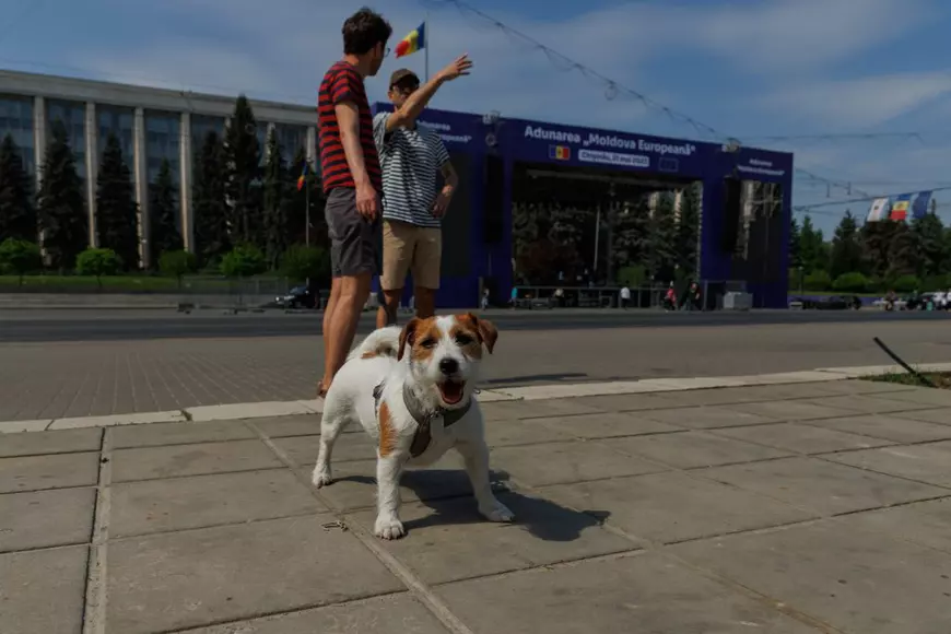 CORESPONDENȚĂ DIN CHIȘINĂU. Zeci de mii de moldoveni, la mitingul din Piața Marii Adunări Naționale. Maia Sandu: „Vrem să fim membri UE în 2030. Nu mai vrem să fim sub șantajul Kremlinului”. Șefa PE, mesaje în română. VIDEO