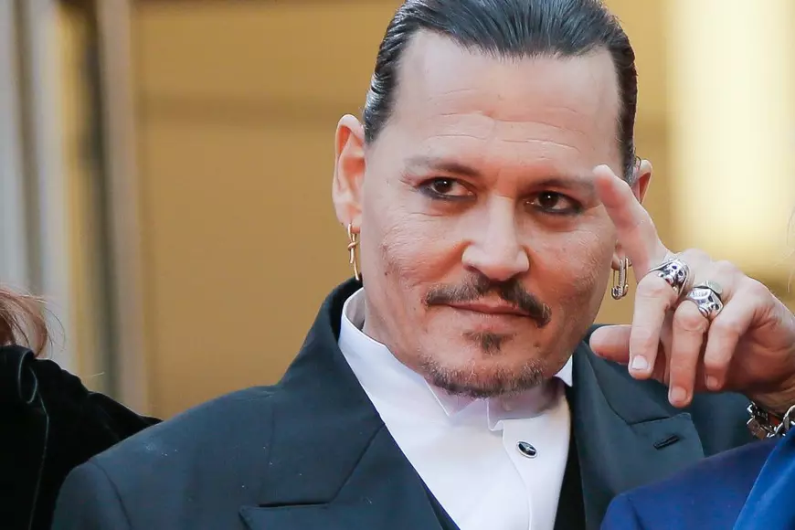 Corespondență de la Cannes: Emoționată de poemul despre Ucraina rostit pe scenă, Catherine Deneuve a uitat să deschidă festivalul 