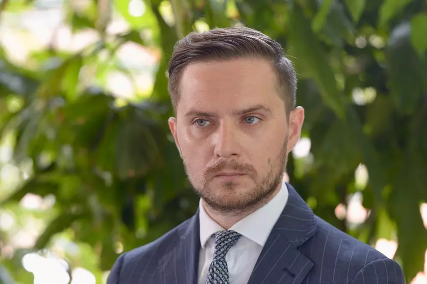 DOCUMENTE. Politizarea primăriilor în lumina reflectoarelor: rețeaua PNL, implicată în organizarea concertului lui Robbie Williams din București