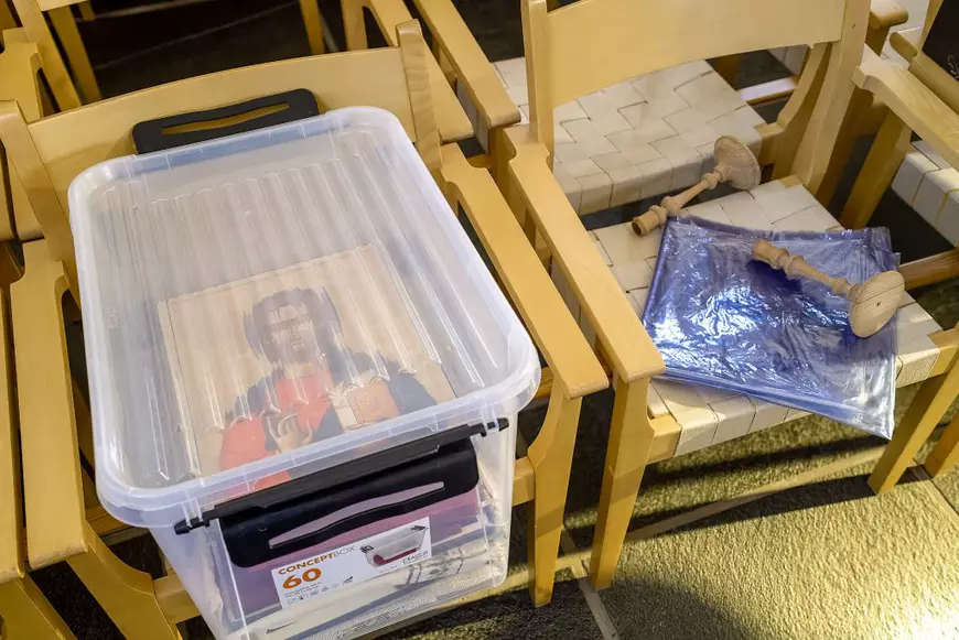 REPORTAJ. Rețeaua invizibilă a preoților români voluntari din diaspora. În nordul Danemarcei, preotul ține duminica slujbele ortodoxe, iar în timpul săptămânii sudează turbine eoliene marine