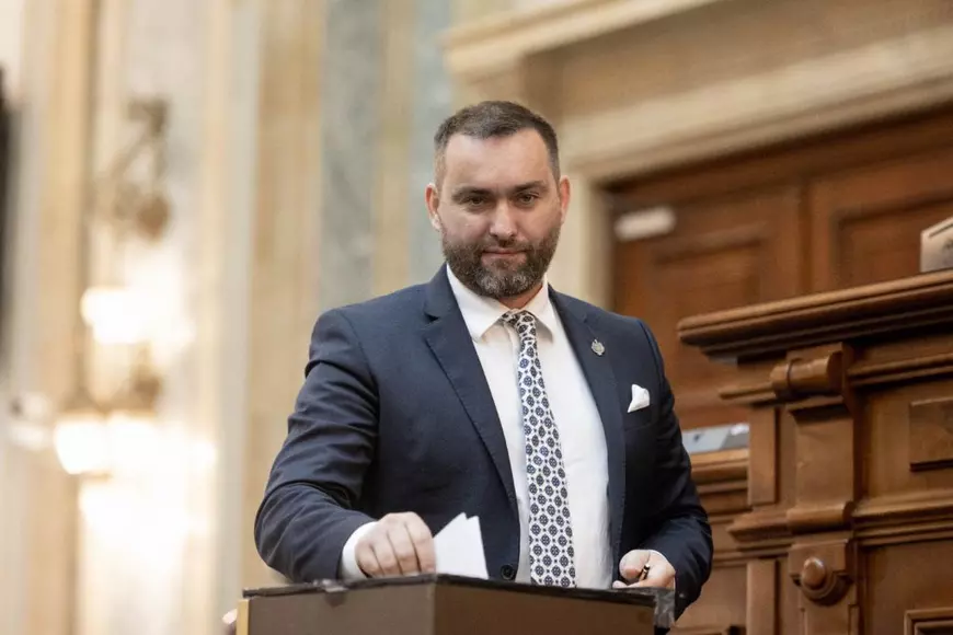 Cum a încercat un senator PNL să-i păcălească pe colegii de la PSD care au cerut revocarea unui liberal din Consiliul Național de Integritate. „Nu ne lua de proști! Cum să ai majoritate cu 6 voturi din 13?”