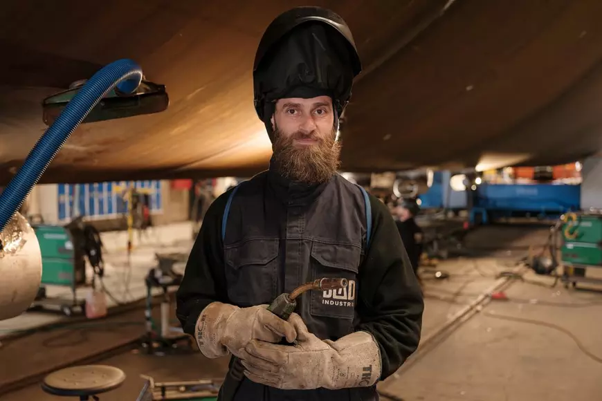 REPORTAJ. Rețeaua invizibilă a preoților români voluntari din diaspora. În nordul Danemarcei, preotul ține duminica slujbele ortodoxe, iar în timpul săptămânii sudează turbine eoliene marine