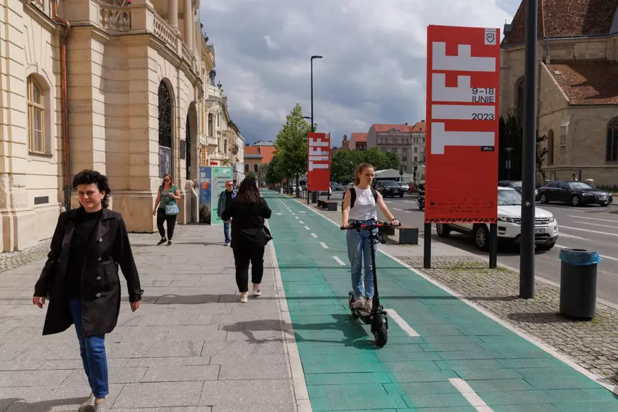 FOTOREPORTAJ Cum a fost la TIFF 2023: filme în ploaie, gropi și gulaș, la ultima aglomerație înainte de vacanță