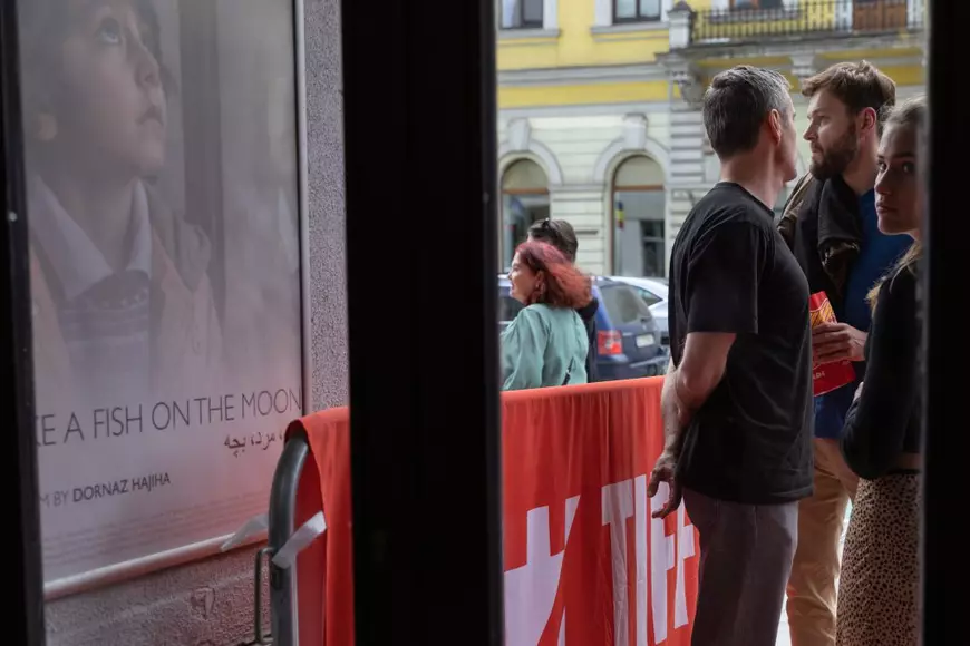 FOTOREPORTAJ Cum a fost la TIFF 2023: filme în ploaie, gropi și gulaș, la ultima aglomerație înainte de vacanță