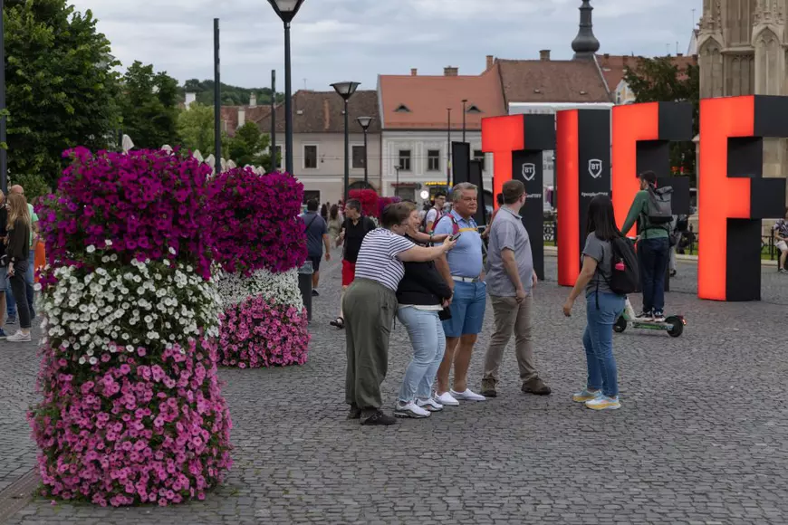 FOTOREPORTAJ Cum a fost la TIFF 2023: filme în ploaie, gropi și gulaș, la ultima aglomerație înainte de vacanță