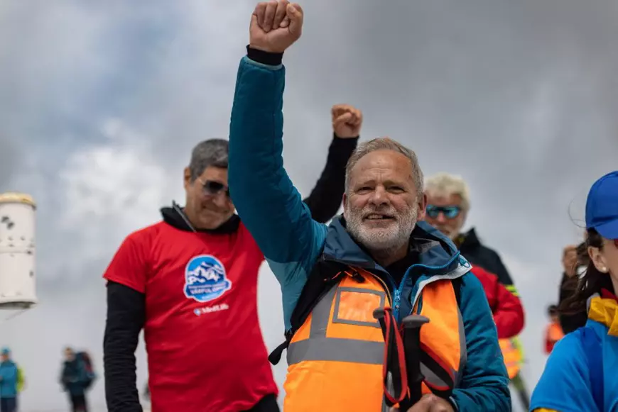 Record Guinness obținut de „Oamenii MedLife”, în urma primei expediții medicale pe Vf. Omu