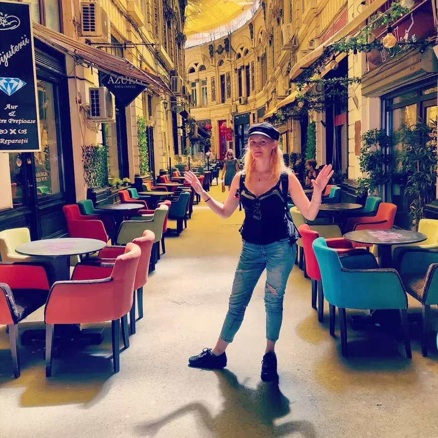 „Să conduc în București a fost înfricoșător”. După ce au locuit în peste 40 de țări, două nomade digitale povestesc experiența din România