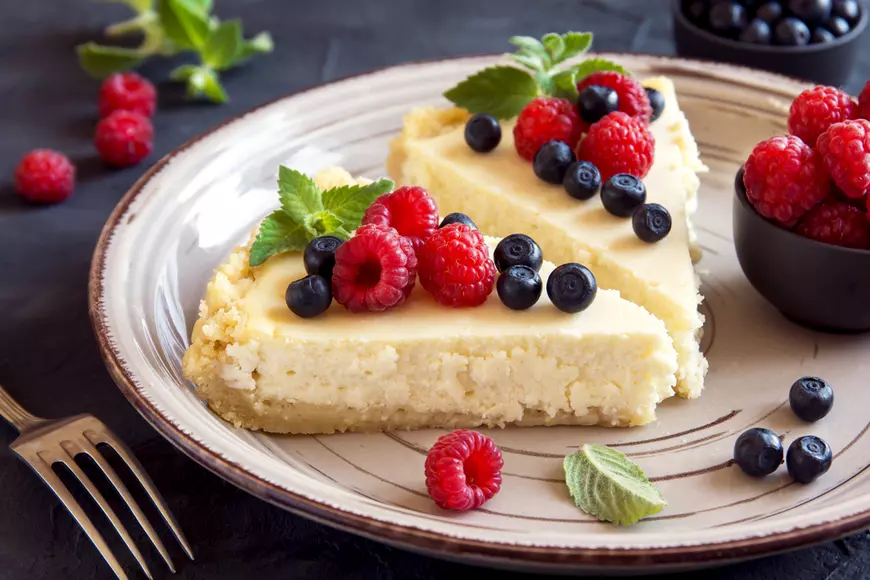 Cheesecake cu fructe de sezon - deserturi de vară