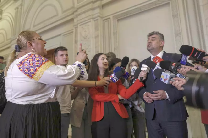 Diana Șoșoacă, scandal la ședința în care parlamentarii și-au votat eliminarea pensiilor speciale. A fluierat și a sunat din clopoțel