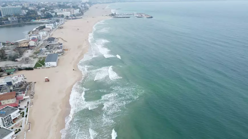 Ce sunt curenții rip, care „te pot lua din apa până la brâu”. 30 de persoane mor anual pe litoralul românesc din cauza lor. Avertismentul specialiștilor 