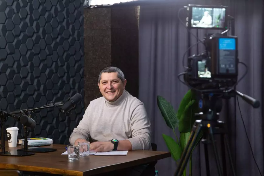 FACULTATEA-PROBLEMĂ. Pot cuvintele pe care le folosește un profesor să facă rău studenților? Cum definim abuzul verbal și cât de rezonabil e să le cerem profesorilor să-și câștige zilnic autoritatea?