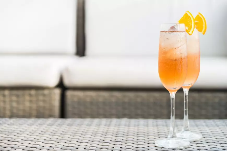 Rețete de cocktailuri de vară cu prosseco și fructe - Două pahare cu Eldorado