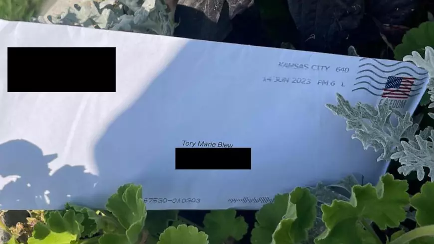 Zeci de plicuri cu o substanță „suspectă” albă au fost trimise oficialilor americani din statul Kansas