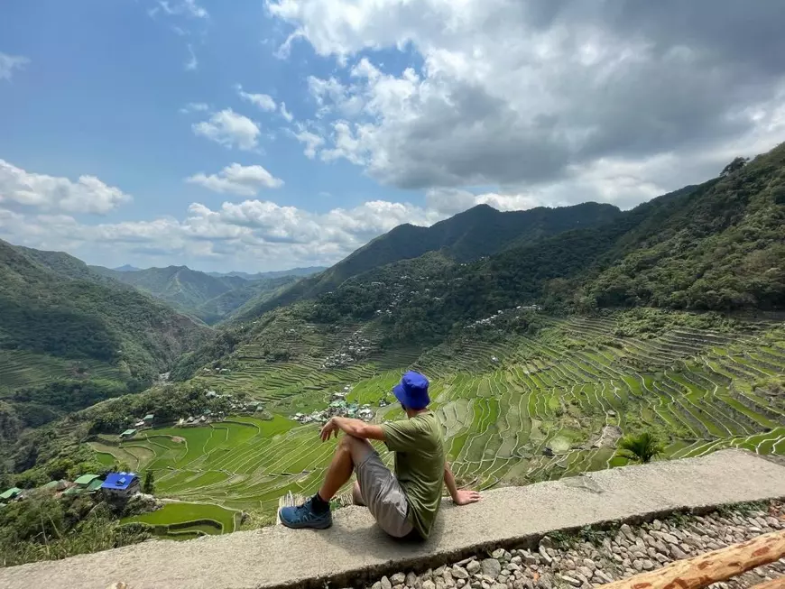 Motivul pentru care un elvețian a mers pe jos de la Berna în Filipine. Cât a durat drumul