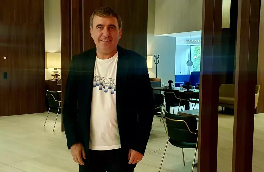 Gheorghe Hagi, interviu dincolo de fotbal, în plină grevă în educație: „Respectând profesorii, respectăm viitorul nostru”. Și un îndemn pentru tineri: „Noaptea să doarmă, ziua să muncească”