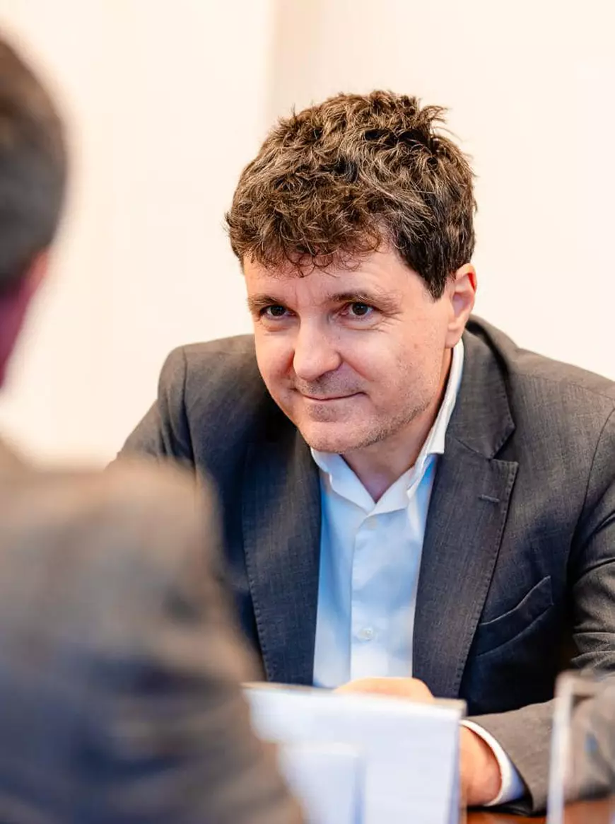 Ce s-a ales de olimpicii la matematică de acum 35 de ani. Poza în care apare și Nicușor Dan