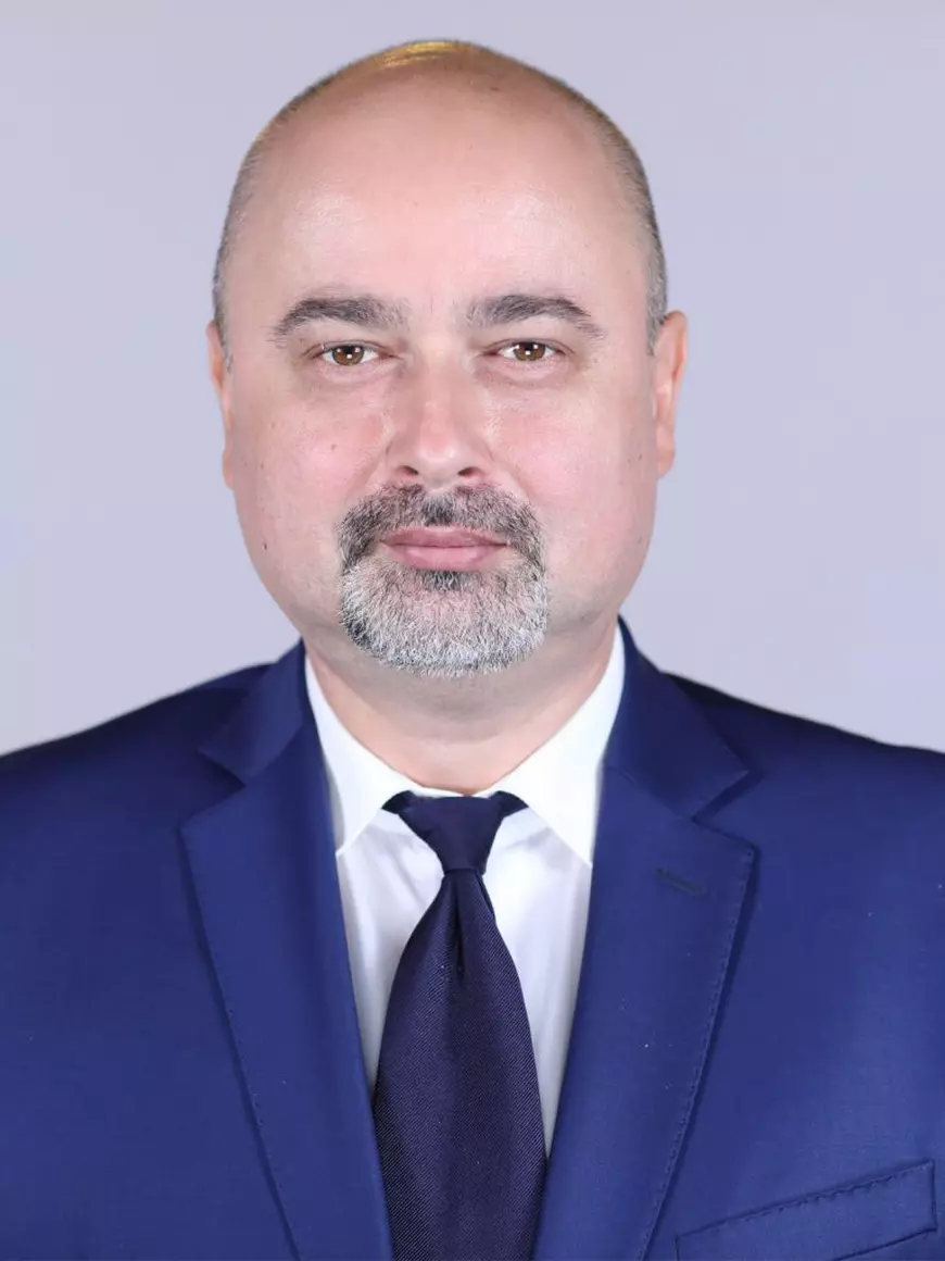 „Mama, tata și soția” produc zeci de milioane de euro. Rețeta banilor obținuți de familiile deputaților prin contracte cu statul