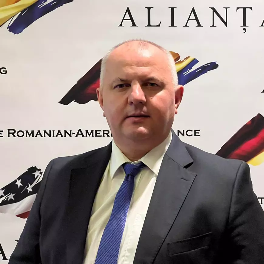 Cine e cu adevărat politicianul PSD care se laudă că vinde cel mai scump burger din lume, 6.200 de dolari, în foiță de aur