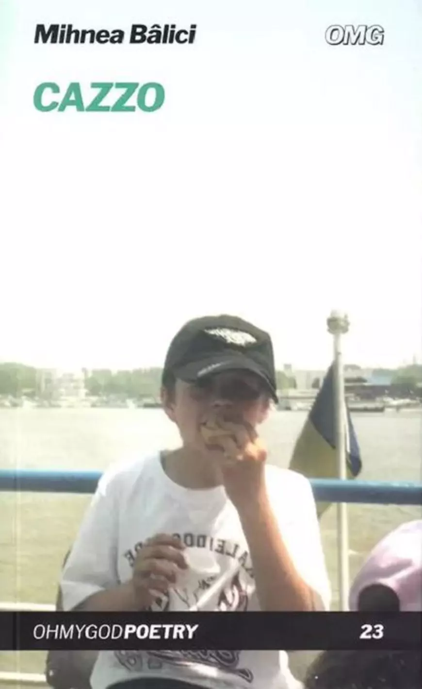 INTERVIU. Întrebările unui tânăr poet către confrați: „Ce facem cu românii care trăiesc în afara bulei noastre? Îi respingem ca pe barbari?”