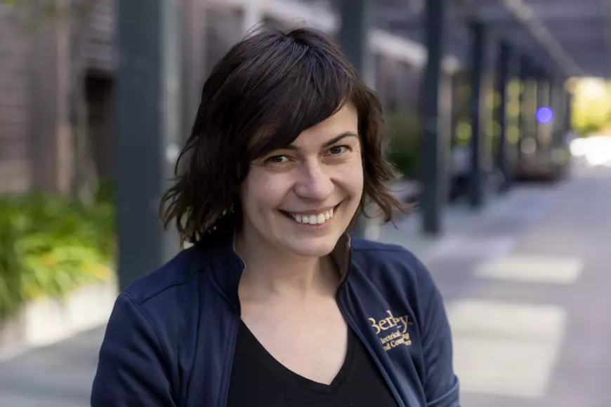 EXCLUSIV. Exemplul de muncă al româncei Anca Drăgan, profesoară de robotică în orașul unde circulă sute de mașini fără șofer. Anca ajută vehiculele autonome să se coordoneze cu oamenii 