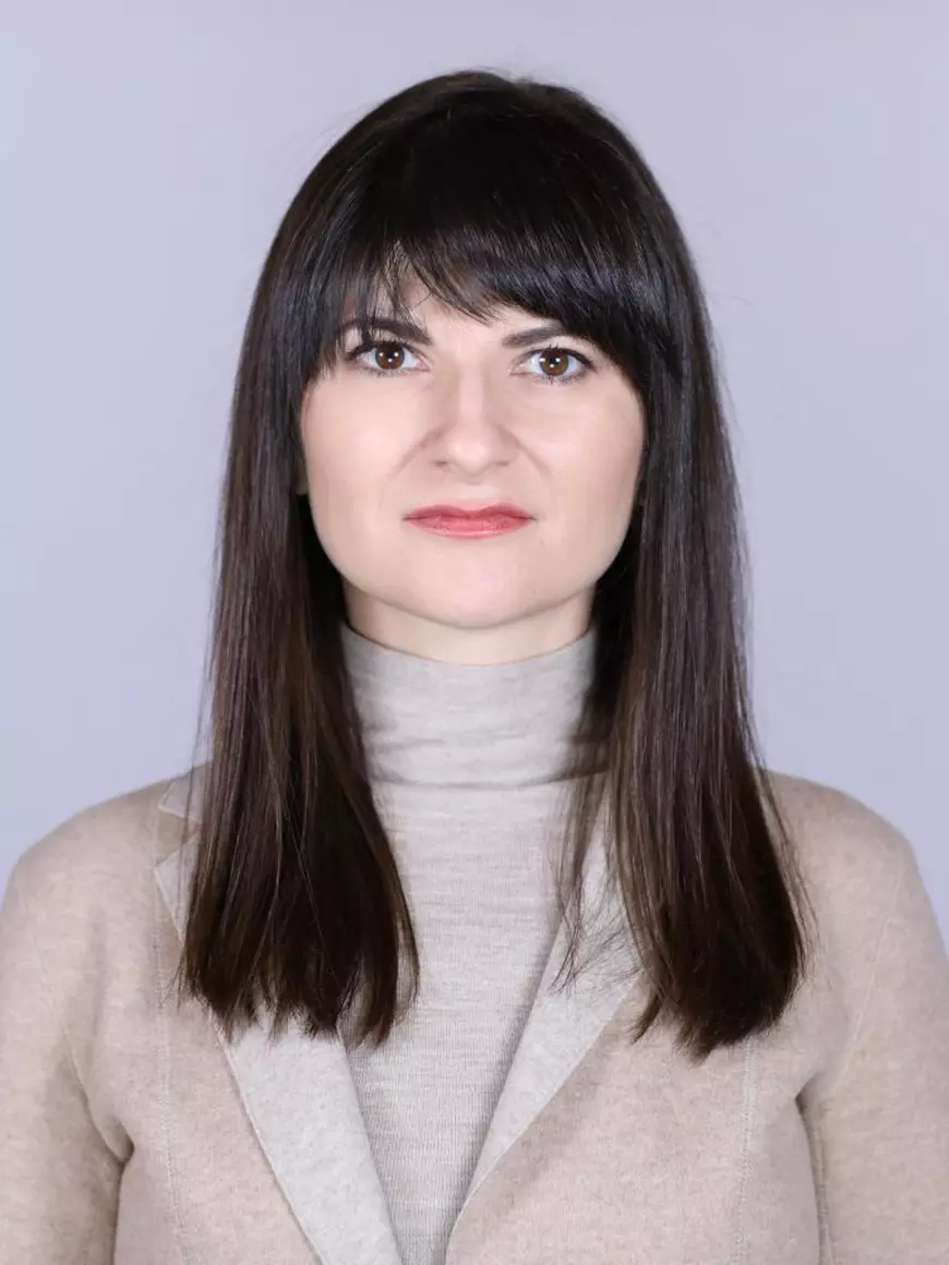 „Mama, tata și soția” produc zeci de milioane de euro. Rețeta banilor obținuți de familiile deputaților prin contracte cu statul