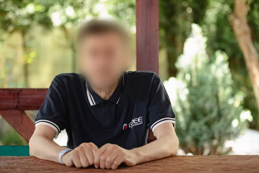 Mame, bunici, profesioniști. „Eram mecanic”, „Îmi plăcea să schiez” - Cine sunt bătrânii abuzați în azilele groazei