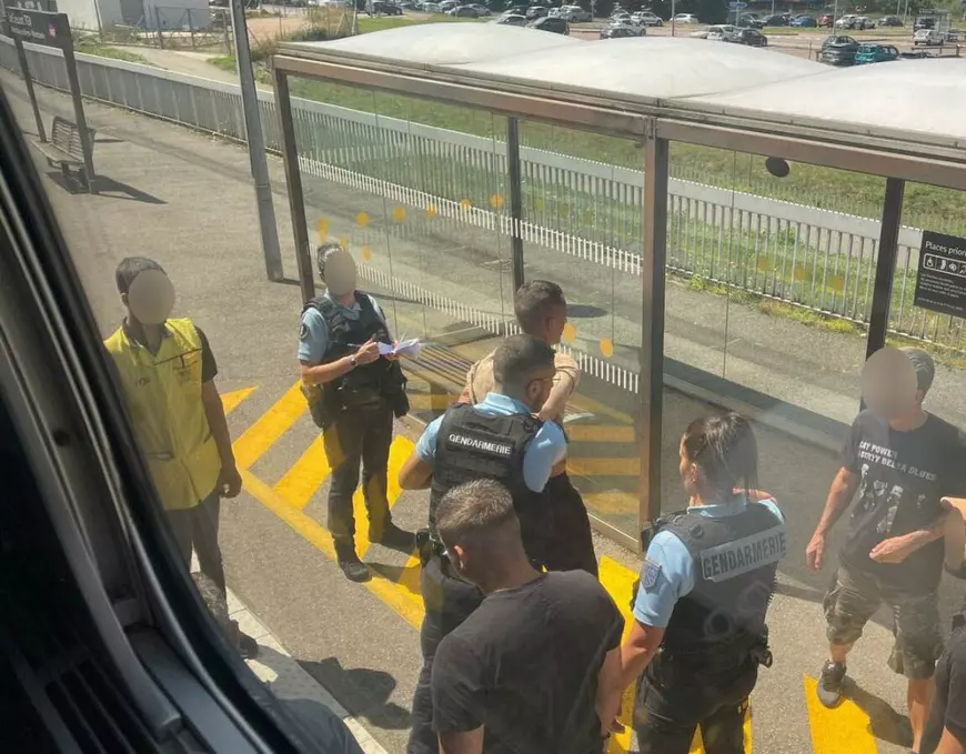 800 de oameni, evacuați dintr-un tren de mare viteză, după ce un român a dezarmat un polițist civil și a tras cu pistolul acestuia