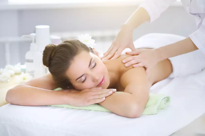 Idei de cadouri pentru aniversarea unui prieten/prietene -O ședință de spa sau masaj