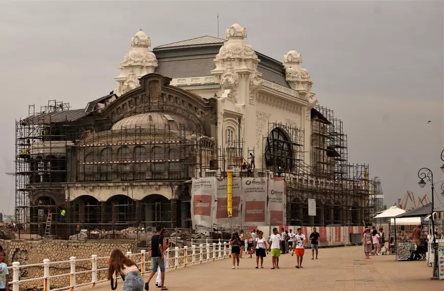 REPORTAJ. Mica ciupeală, la mare preț pe litoralul românesc: 6 lei micul - 4 lei chifla sau 10 lei înghețata - 2 lei cornetul