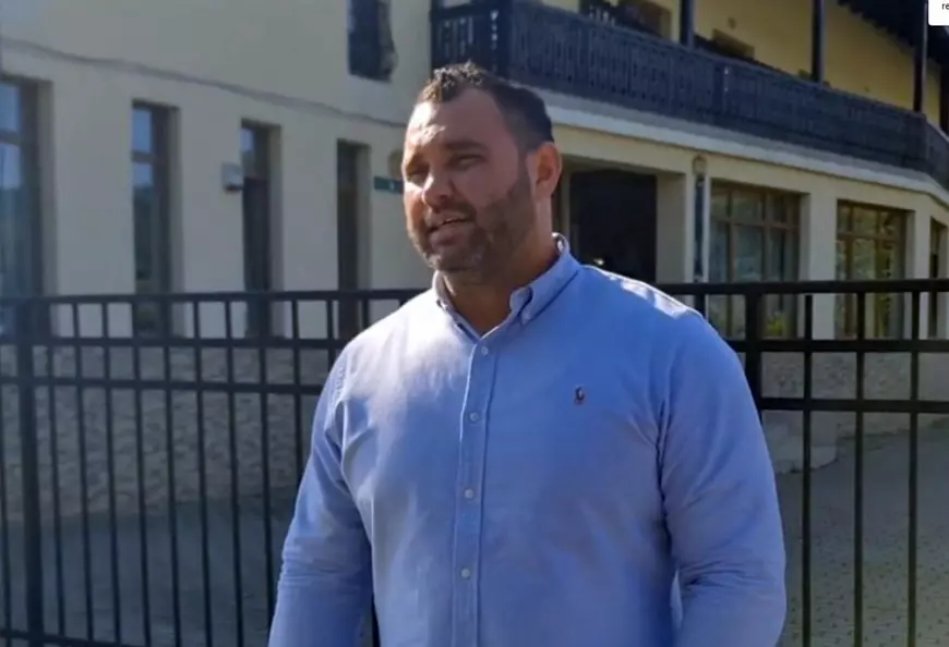 Patronul azilului groazei din Mureș spune că oamenii au fost „găsiți la subsol”, dar nu erau „ținuți acolo”. „Erau și pe terasă, deci fiecare umblă peste tot, da?”