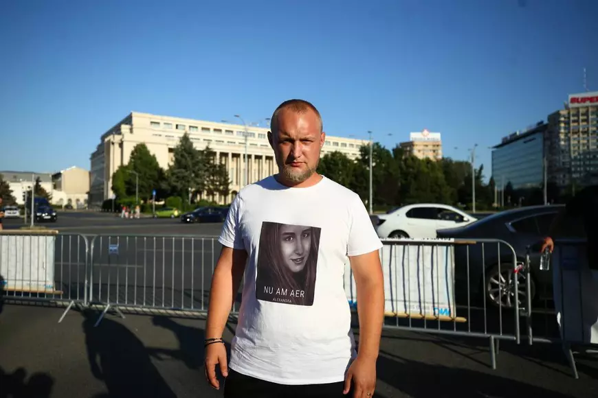 „Sistemul nu ne poate anestezia pe toți”. Protest în Piața Victoriei pentru Alexandra Ivanov, gravida care a murit la Spitalul Botoșani