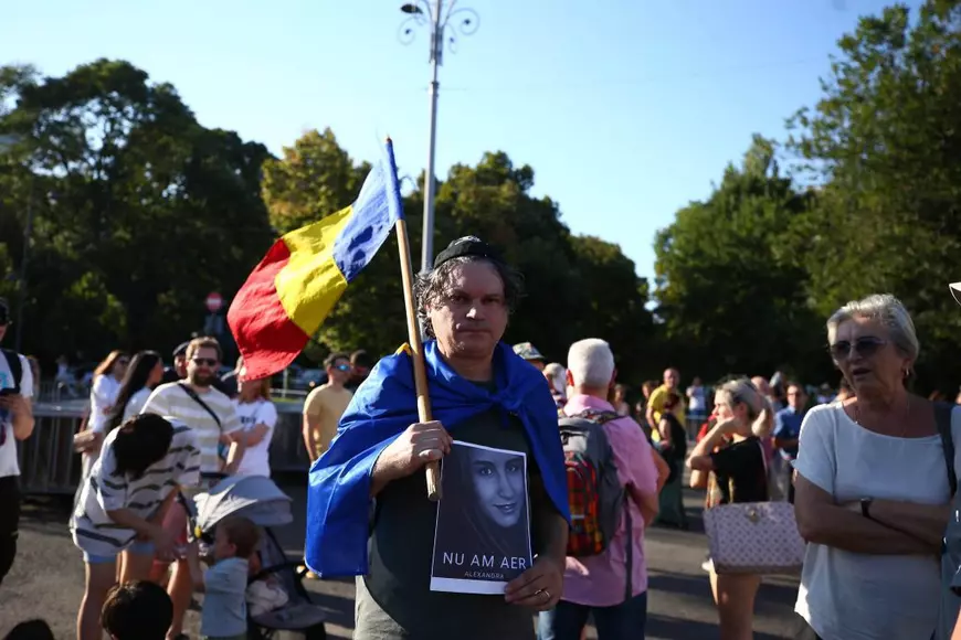 „Sistemul nu ne poate anestezia pe toți”. Protest în Piața Victoriei pentru Alexandra Ivanov, gravida care a murit la Spitalul Botoșani